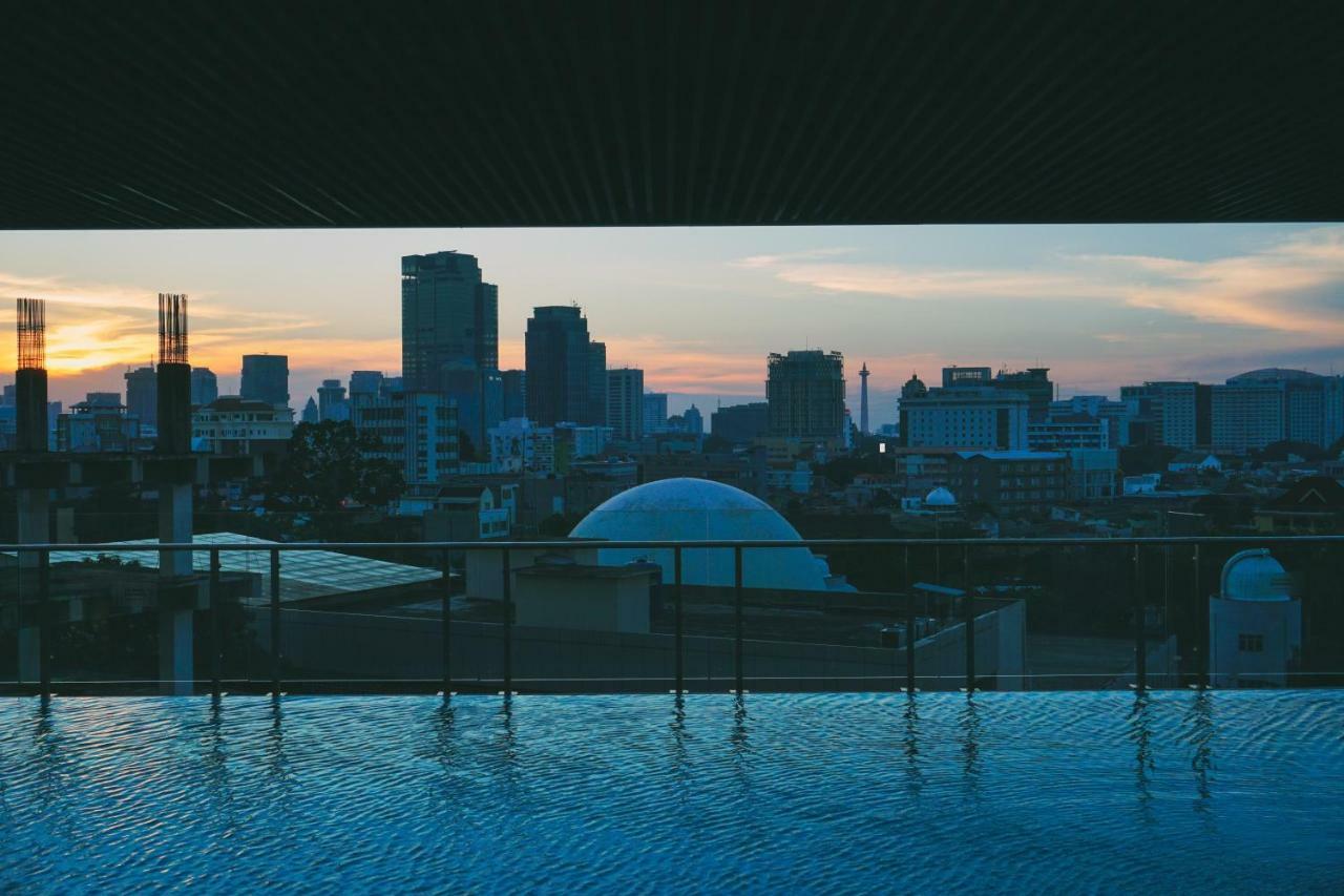 Comfortable And Modern 2br Menteng Park By Travelio Jakarta